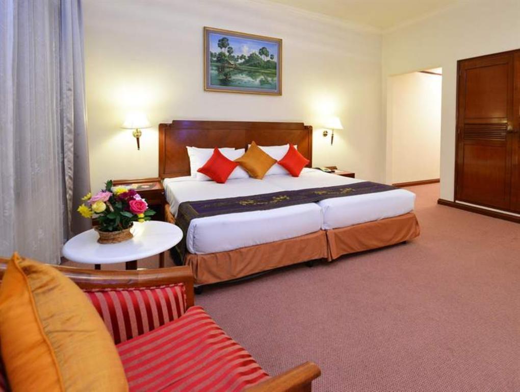 Holiday Villa Hotel City Centre Phnom Penh Exterior foto